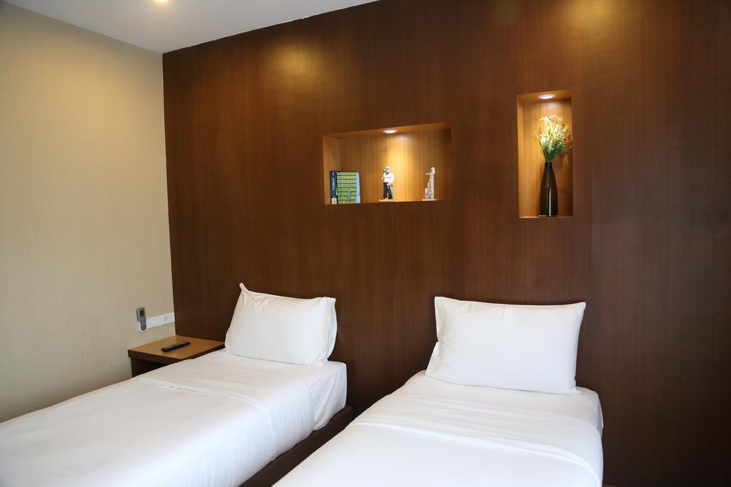 Tree Hug Home Patong Exterior photo